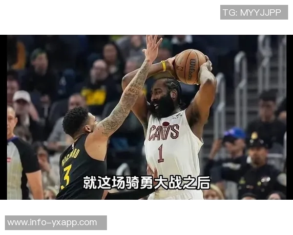 哈登右肩僵硬热身后将决定是否对阵勇士的出战情况 哈登右肩僵硬热身后将决定是否对阵勇士的出战情况