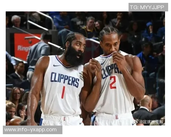 快船半场小幅领先灰熊哈登小卡联手发力助队取胜